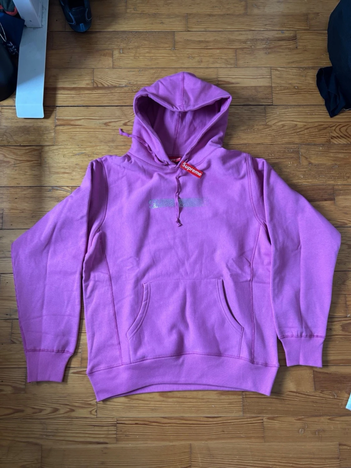 rosa Supreme hoodie med huva