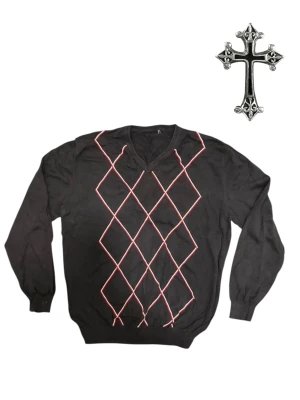 Y2K sweater - Nice tjocktröja, passar rätt baggy. I fint skick, ett hål har lagats, syns inte. Passar M-L, även S lite mer baggy. Tveka inte att skicka frågor och offers 🙏