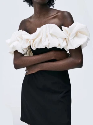 Klänning  - Så fin och unik från H&M!!