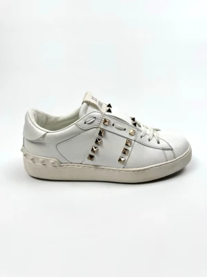 Valentino Rockstud  - Valentino Garavani Rockstud sneakers. Storlek 37,5. Skick 9,5/10. Nypris ca 7700kr. 100% autentiska.