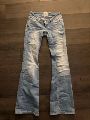 Ljusblåa blaze jeans ifrån lager i storlek xxs full längd - Sälker mina ljus blåa blaze jeans från lager i storlek xxs full längd. Säljer då dom inte kommer till användning. endast testad