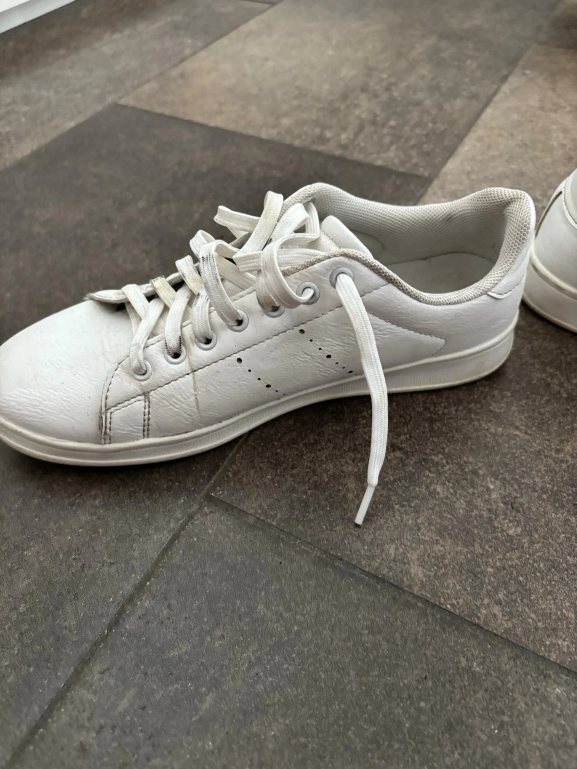 Sneakers  - 2