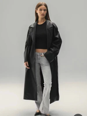 Ljusgrå bootcut jeans från Gina Tricot - Säljer ett par ljusgrå bootcut jeans från Gina Tricot. Skriv för frågor💕pris går att diskutera!