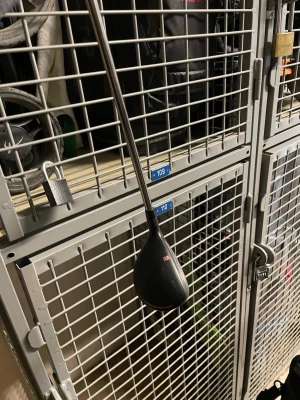 Hybrib dam från cobra  - Dam hybrid från cobra med custom skaft och ett bra grepp som är nästan helt nytt och headcover som tillkommer.