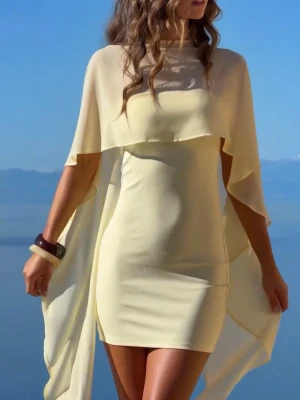 Gina tricot cape dress  - Superfin ljusgul miniklänning med cape och tight passform. Väldigt populär och slutsåld💛