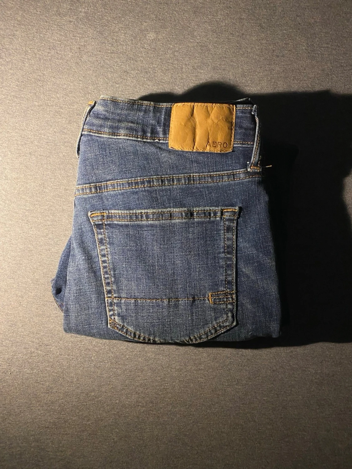 Blå slitna jeans med raka ben - 2