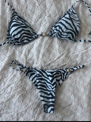 Zebra bikini - Super snygg zebra bikini, köpt utomlands alldrig använd
