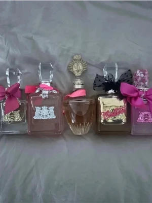 Juicy couture parfymer  - 5st juicy couture parfymer, tre av de är 100ml och de andra två är 50ml. Kom privat för fler bilder