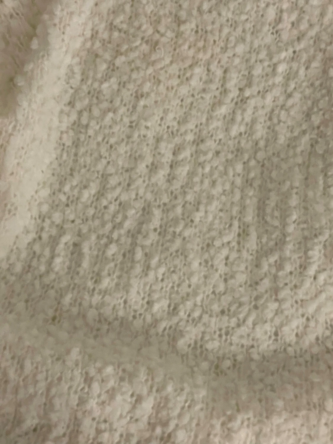 Vit fluffig stickad tröja - 1