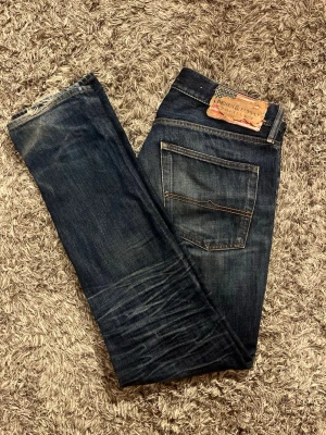 Denim & Supply Ralph Lauren Jeans - Sjukt snygga jeans från Denim & Supply Ralph Lauren! | De har unika slitningar och fades | Modell: Tapered Straight (sitter alltså straight/regular) | Skick: 8/10 | Storlek: 32/32 | Hör gärna av dig vid frågor!!