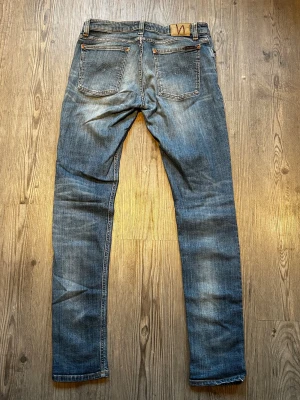 Nudie Jeans - Snygga jeans från nudie storlek 32/34. Bra skick knappt några defekter. Hör av er vid frågor eller funderingar!