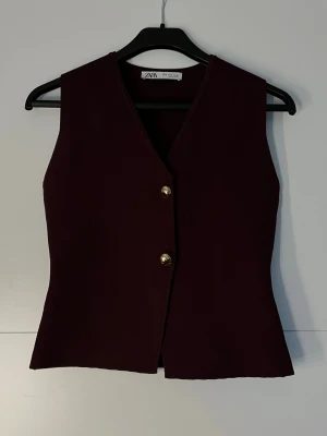 Finstickad väst - Zara - Nysskick