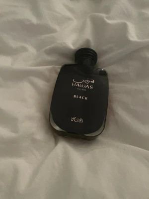 Hawas black - Risasi Hawas black. Fick hem den idag och tycker den är jättegod doft men inget för mig. Har änvänt 4 sprut så den e så gott som ny