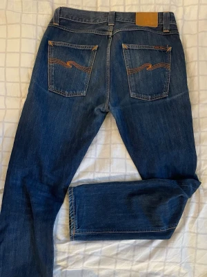 Nudie jeans - Säljer dessa Nudie jeans i modellen Sharp Bengt. Straight modell storlek 31/32. Hör av vid frågor!