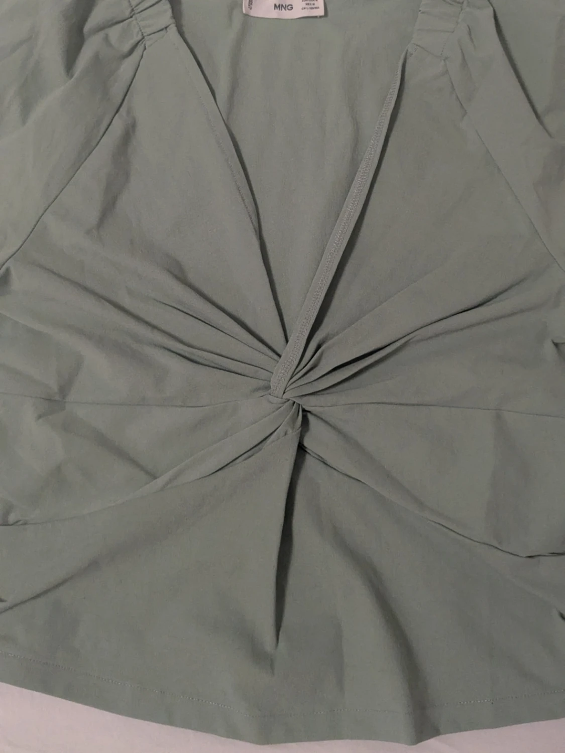 Ljusgrön topp med knutdetalj - 3