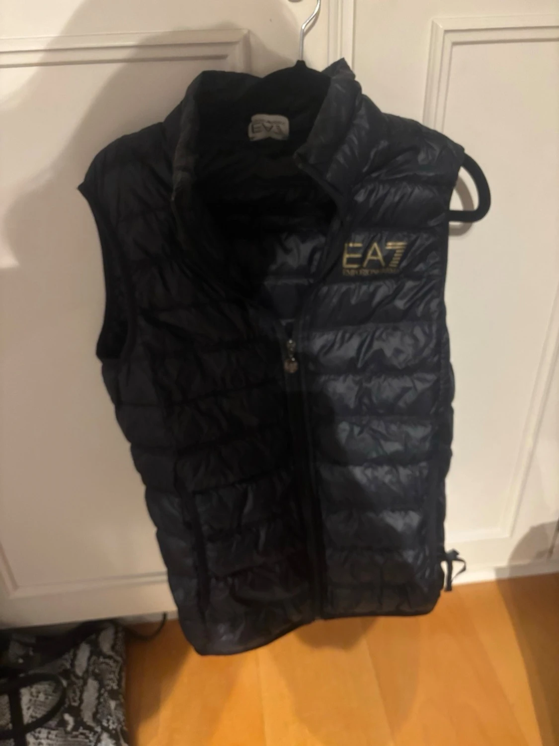 Svart dunväst från EA7 Emporio Armani
