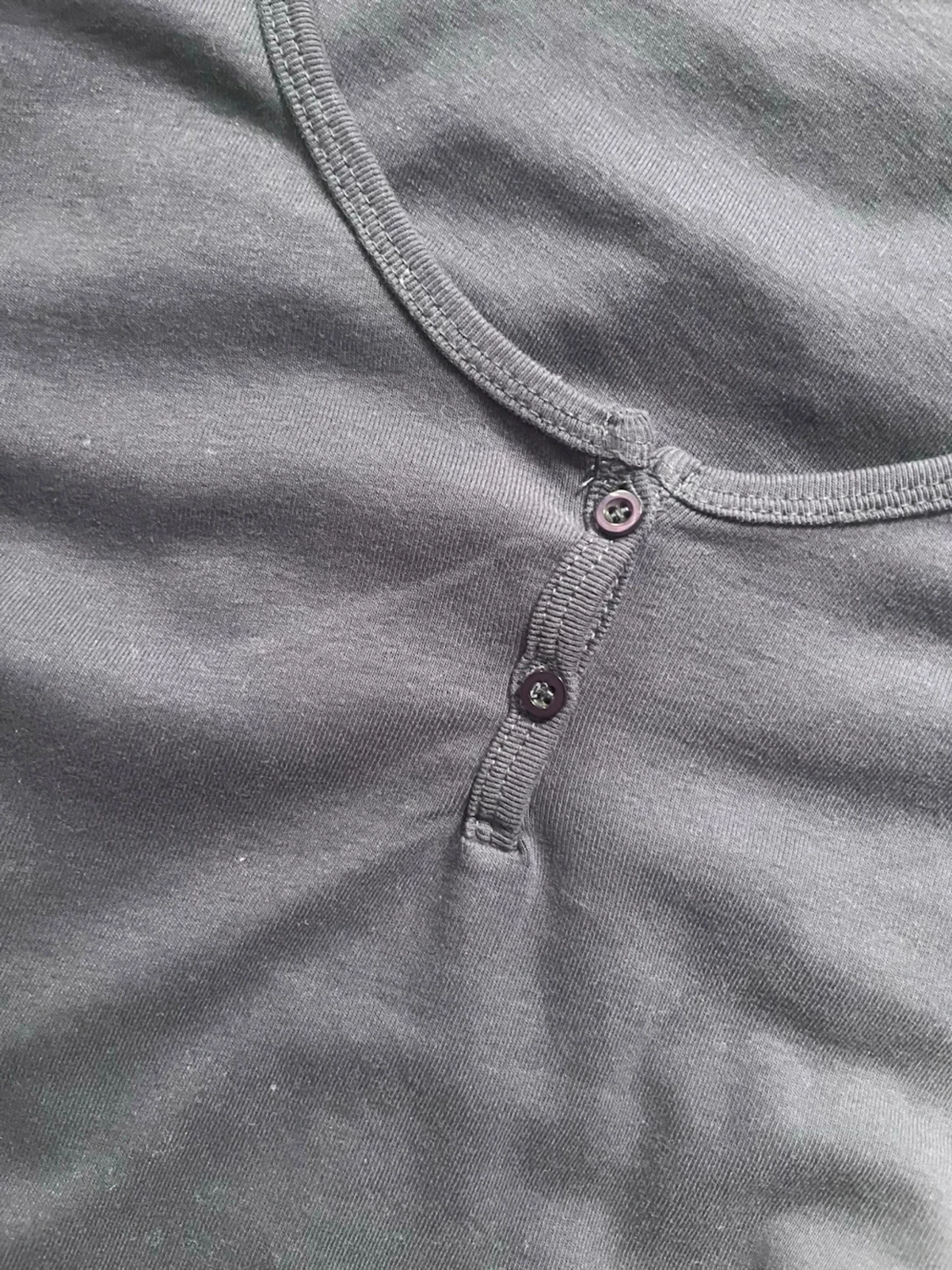 topp med knappar från Subdued - 2