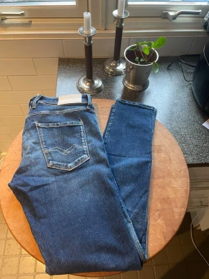 Replay jeans  - Säljer nu ett par feta dondup jeans i storlek ”32 33” | mycket fint skick utan defekter| priset är ej hugget i sten | kom dm för flera frågor eller funderingar! 