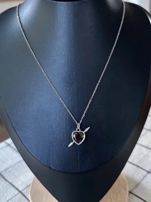 Maria Nilsdotter ”Rebel Love” necklace inspired! - Inspirerat Halsband av Maria Nilsdotter. Halsbandet är 100% rost och nickelfrit och kedjan är 40cm men går att förlänga med ytterligare 5cm. Vid mer frågor är det bara att höra av sig ☺️ 