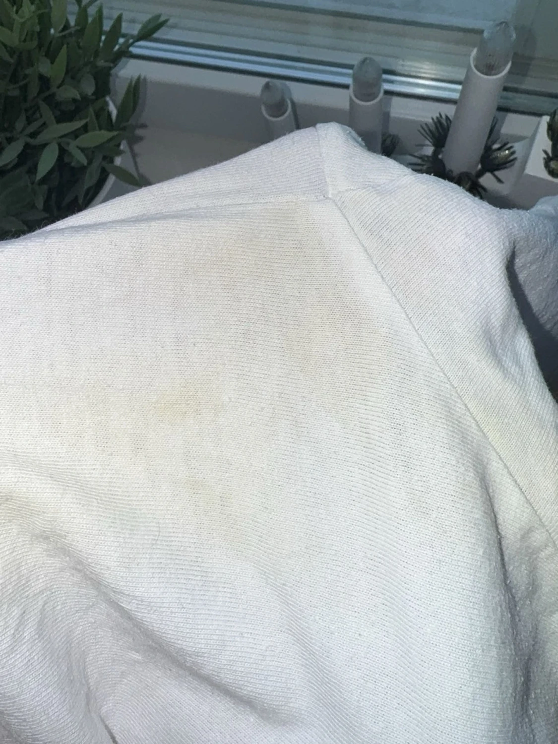 Vit t-shirt med tryck från Uniqlo - 3