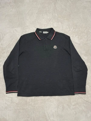 Moncler tennis piké - Tennis Tröja från Moncler/Inköpt på Moncler outlet i Italien/Passar som S/M/ Skick:9/10