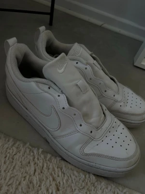 Nike air skor  - Nike air skor , st. 40, snören finns, behövs sättas in 
