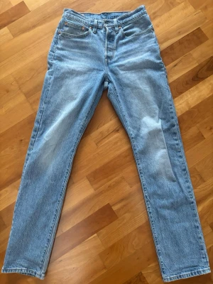 Levis jeans  - Snygga Levis jeans för ett mycket bra pris. 
