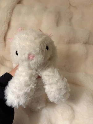 Virkad fluffig kanin  - Virkad vit fluffig kanin 🐇 🪽 🐾 