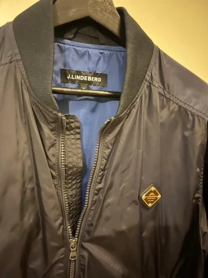 J.Lindeberg jacka  - Jacka från J.Linderberg. Sparsamt använd. Priset är inte hugget i sten.