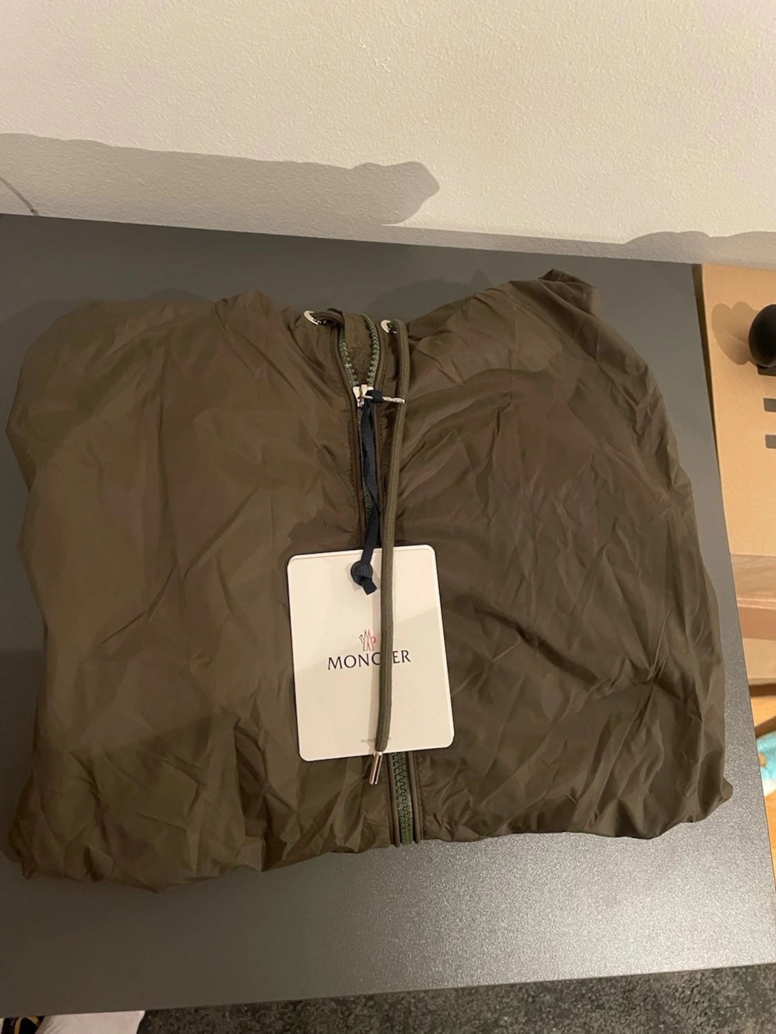 Olivgrön vindjacka från Moncler - 3