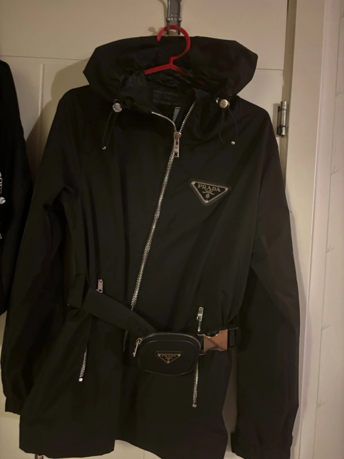 Svart jacka från Prada med bälte storlekS/M - 1