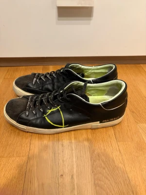 Philipe model - storlek 44| skick 8/10| pm för mer info!