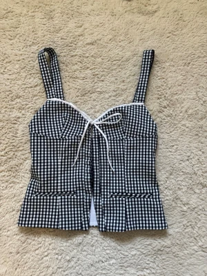 Vit rutig korsett  - Fin korsett ifrån Zara i storlek S! 