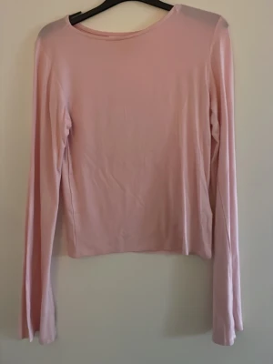 Ljusrosa långärmad topp - Långärmad rosa tröja, storlek xs/s/m. Säljer då den inte används ❤️