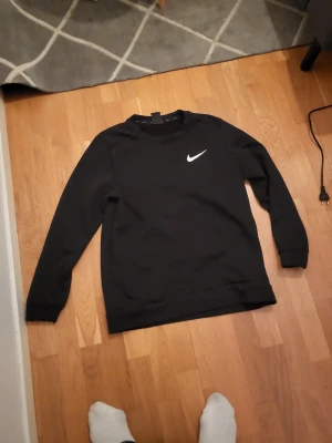 Svart sweatshirt från Nike - Mycket gott skick Storlek M 