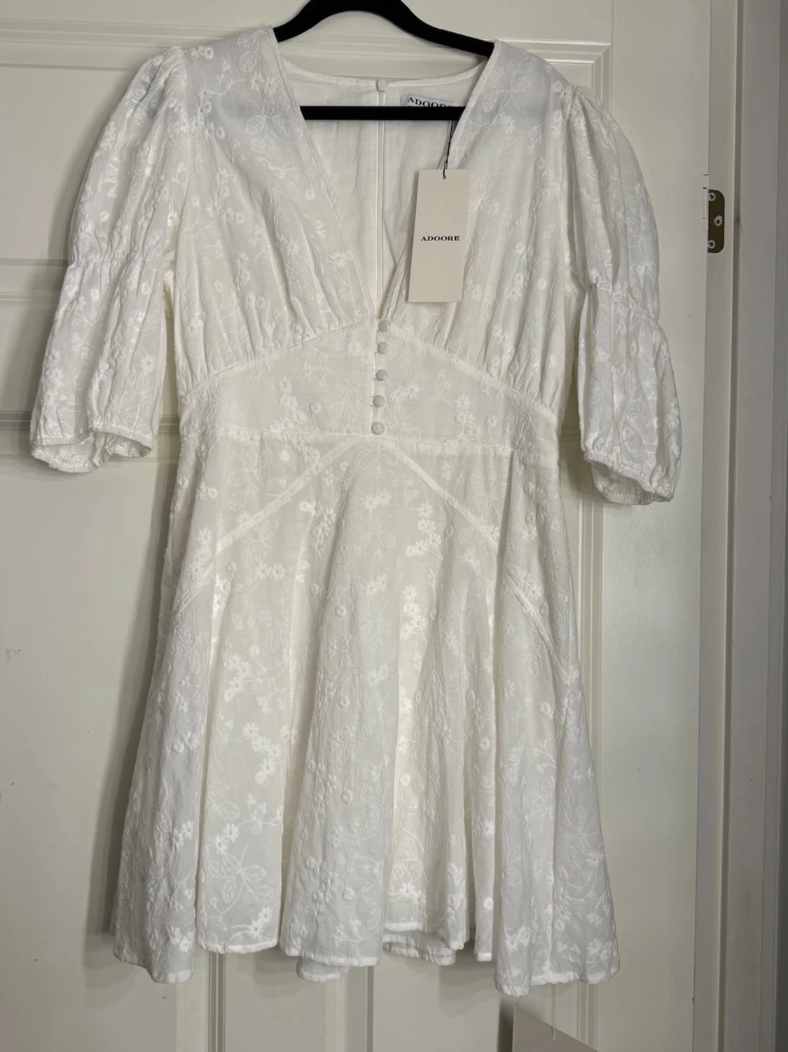 Vit kort klänning från Adoore