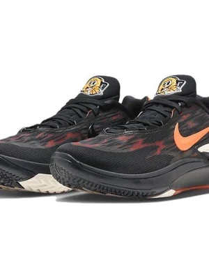 Nike Air Zoom GT Cut 2 - Ett par Nike GT Cut 2 basketskor som endast använts ett par gånger. Skorna är i ett väldigt bra skick. Storlek 44, US 10. Nypris för skorna 1200 kr