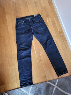 Mörkblå raka jeans diesel  - Jättefina diesel jeans i storlek w31 L32