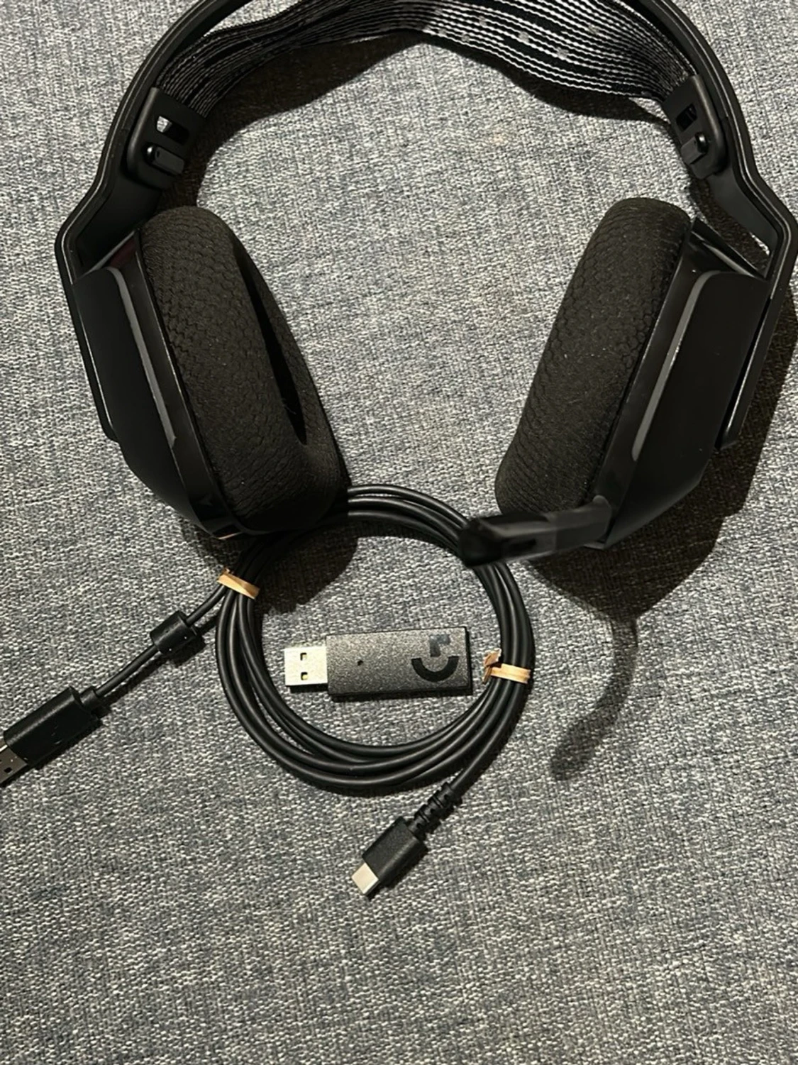 Svarta gaminghörlurar Logitech G