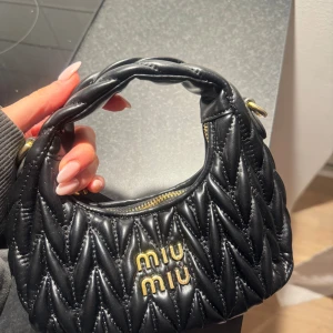 Svart quiltad mini handväska  - Mini bag, aldrig använd