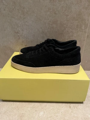 J.Lindeberg Sneakers - Storlek 43 , använt skick 