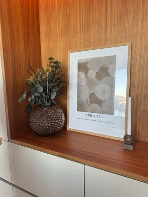 Inramad poster 'APRICITY' - Säljer denna poster från Lumi Art Uf. Kommer i nyskick i rulle och ram ingår ej. Är i storlek A2 och funkar jättefint till inredning❤️