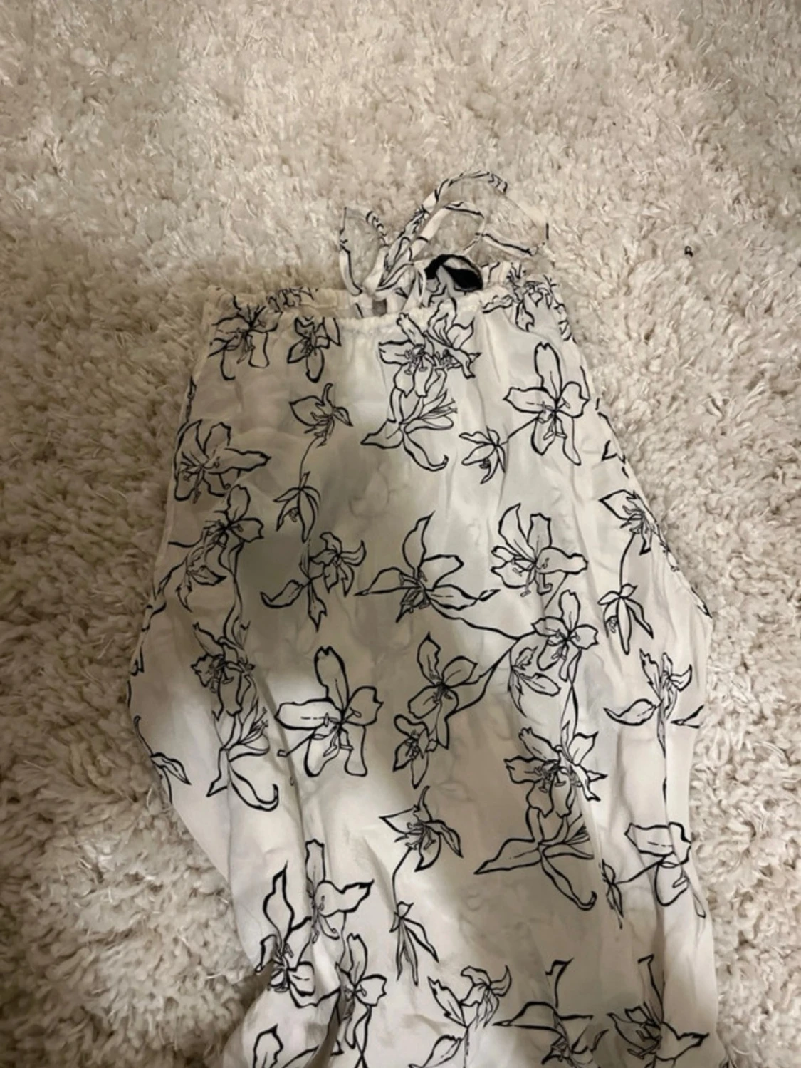 Vit halterneck med blommönster - 1