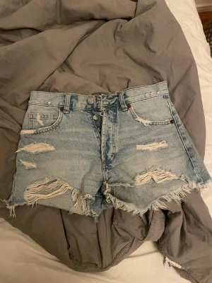Jeans shorts  - Super snygga jeans shorts ifrån Zara i storlek 34!