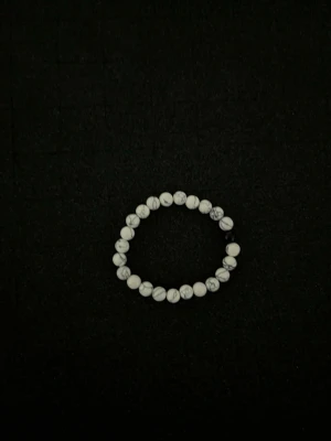 2st pärlarmband - 2 pärlarmband gjorda i sten.