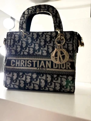 Ny väska  - Aldrig använd, i nyskick 