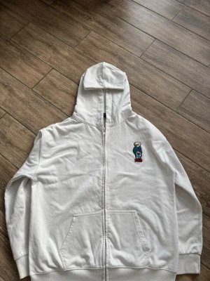 Polo Ralph Lauren tröja  - Säljer en polo ralph lauren tröja i ett ganska bra skick, hör av dig vid frågor eller mer bilder kan tänka mig sänka pris vid snabb affär!