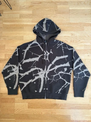 Hoodie Urban Outfitters - Mörkgrön stickad hoodie med dragkedja, från Urban Outfitters