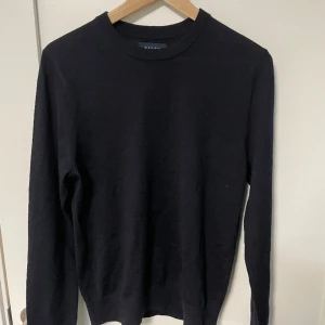 tröja merinoull - Säljer min tröja i merinoull från riley. tröjan är i nyskick och har använts fåtal gånger då den är för liten. ny pris 900, pris kan diskuteras vid snabb affär.