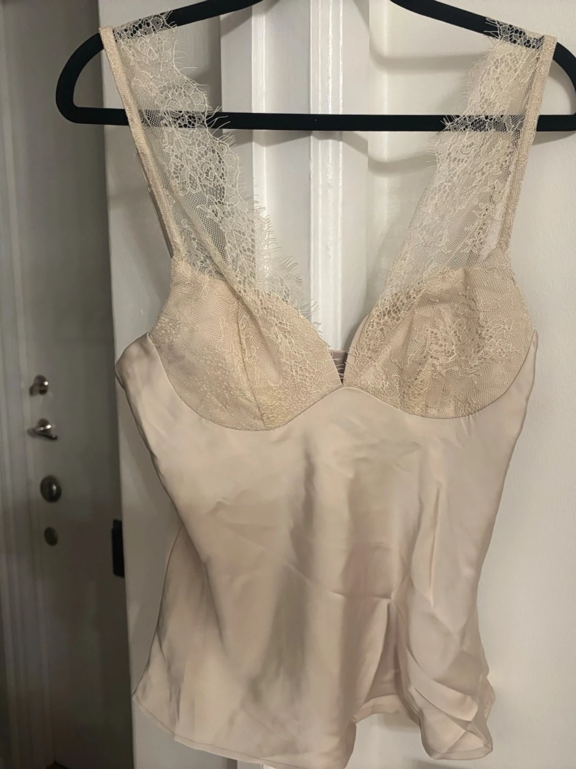 Champagne färgad spetsdetaljerad linnetopp - 1